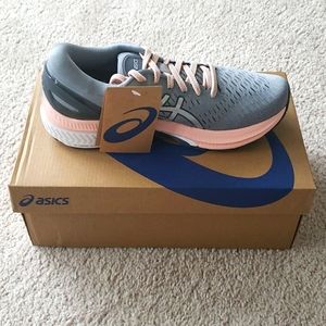 NEW Asics Kayano Woman's 7.5 Wide